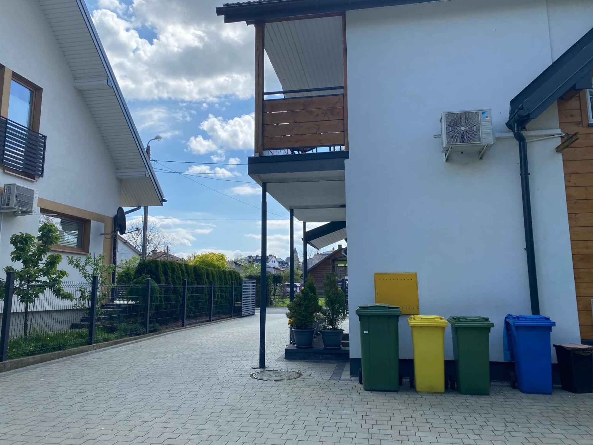 Apartamenty Fredry Lesko Exteriör bild