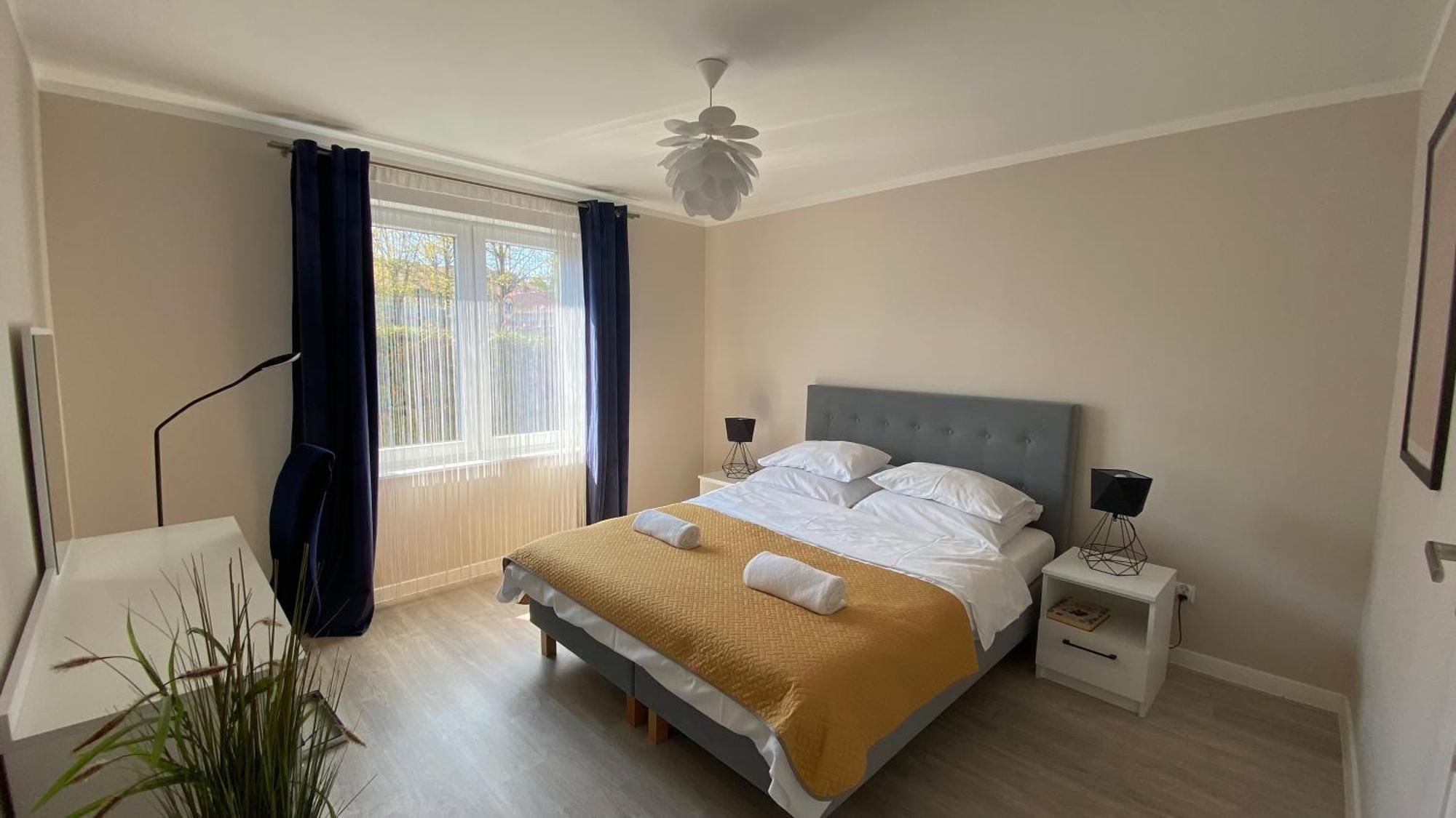 Apartamenty Fredry Lesko Exteriör bild