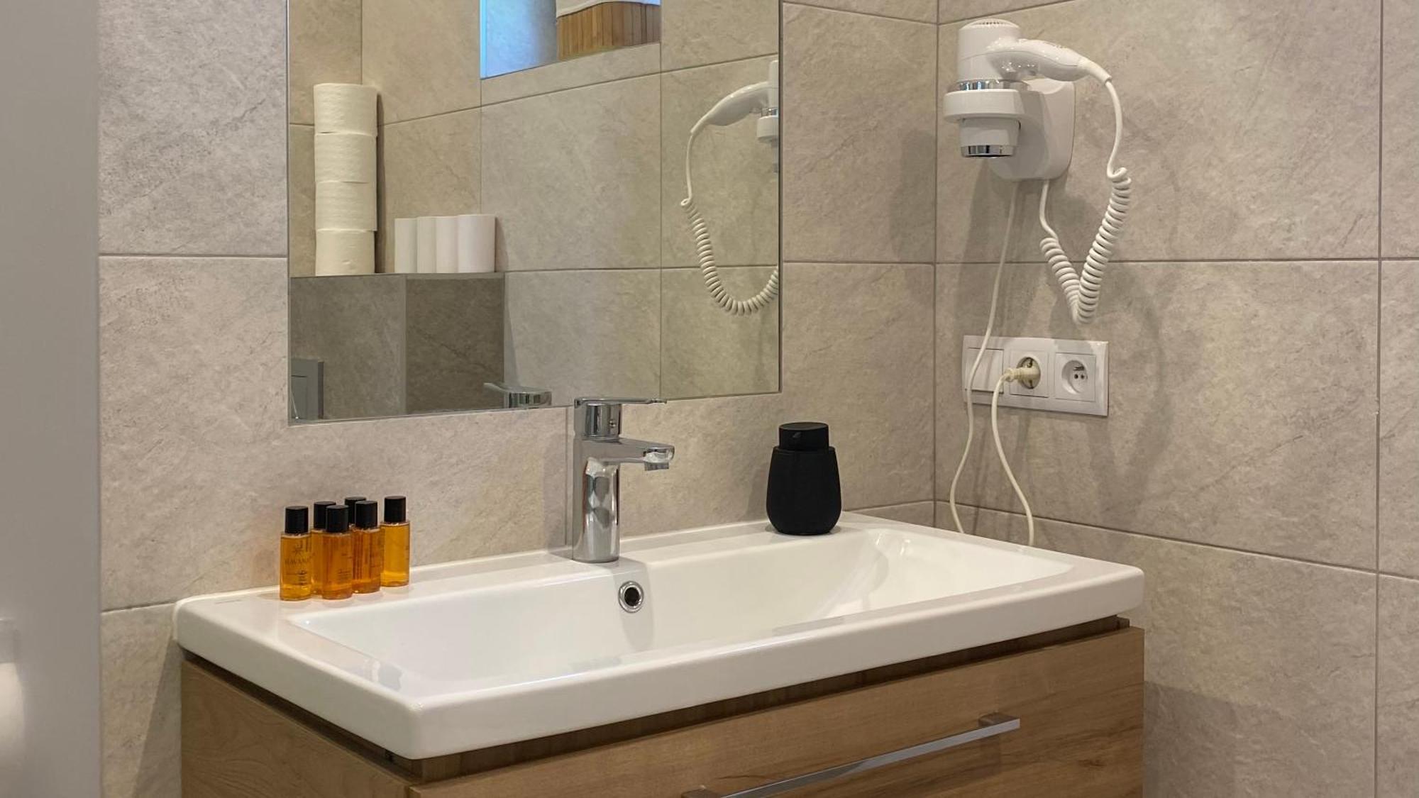 Apartamenty Fredry Lesko Exteriör bild